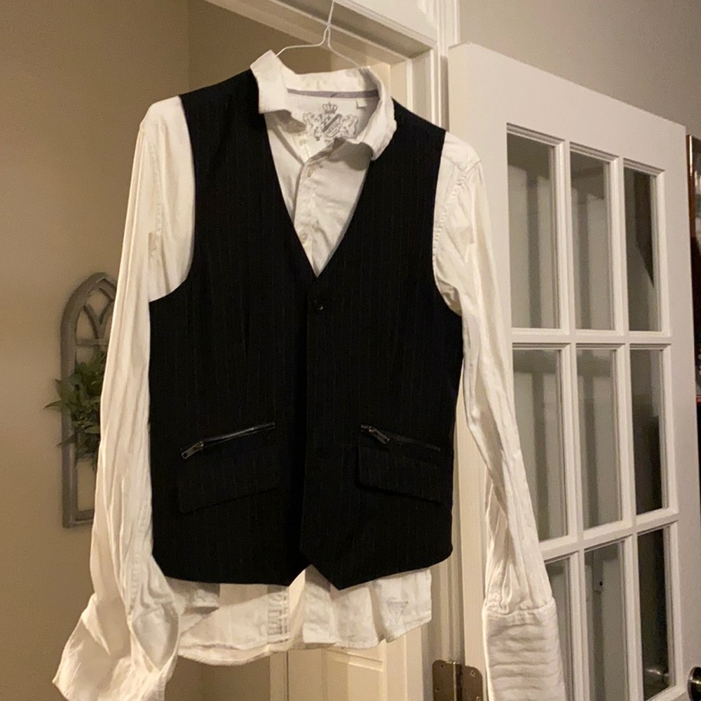 Guess button dress shirt with vest